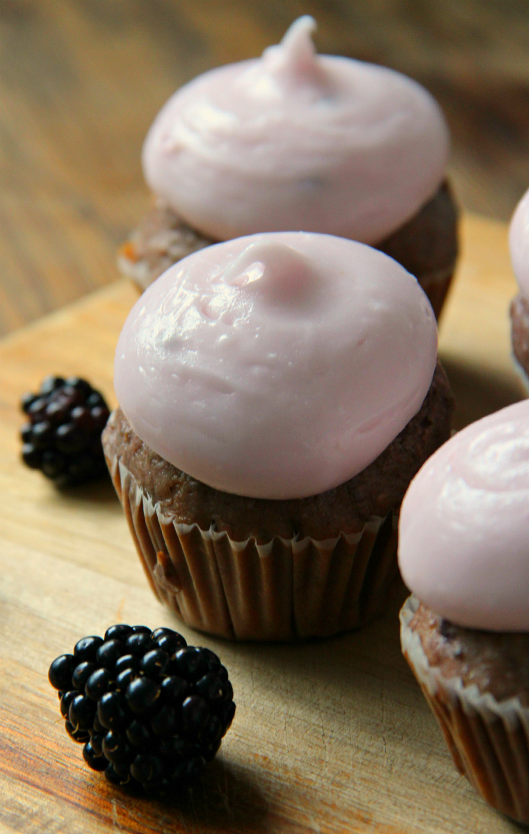 Vegan Blackberry Cupcakes & Cream Cheese Frosting - The Vegan Eskimo