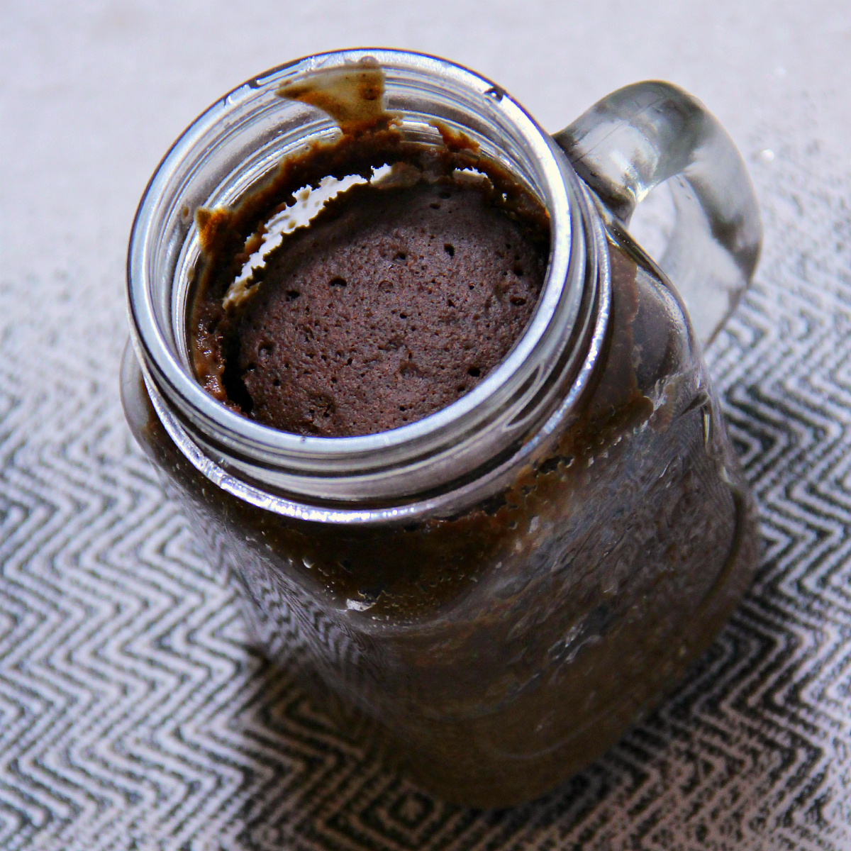 Vegan Chocolate Mug Cake in 2 Minuted - The Vegan Eskimo