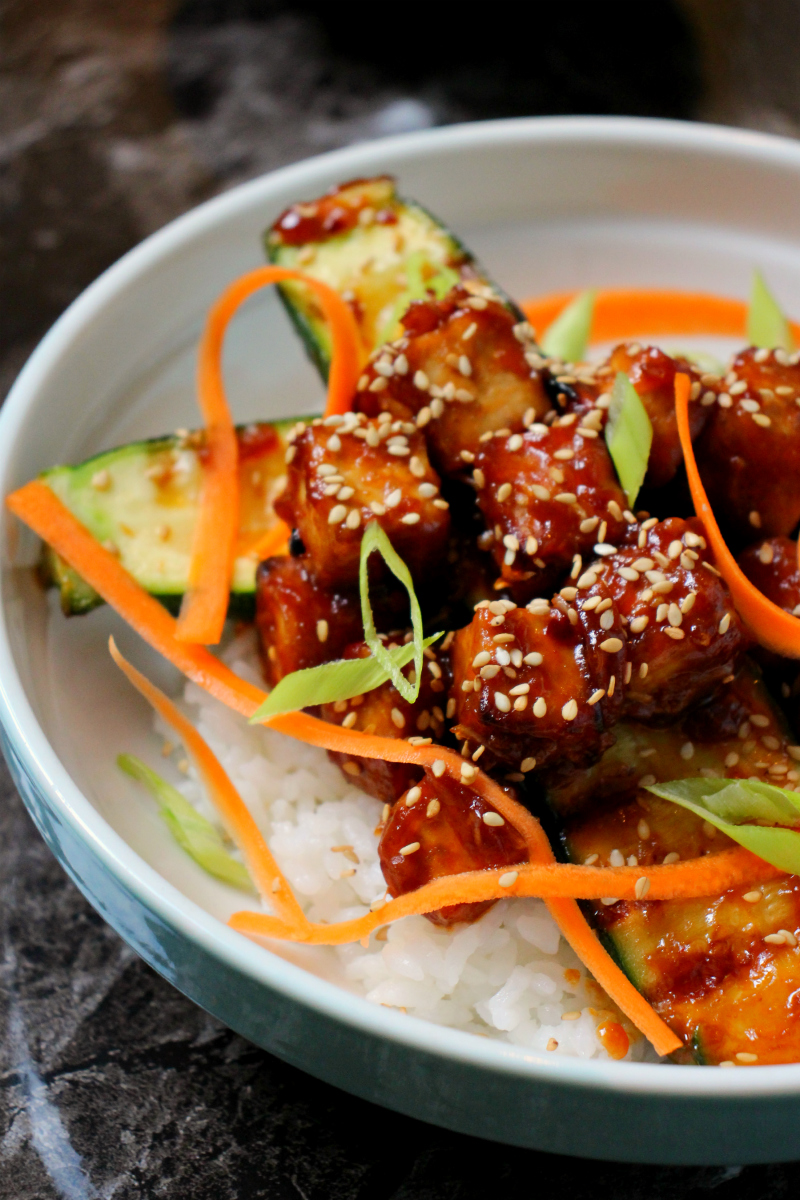 General Tso´s Tofu & Glazed Mini Zucchini - The Vegan Eskimo