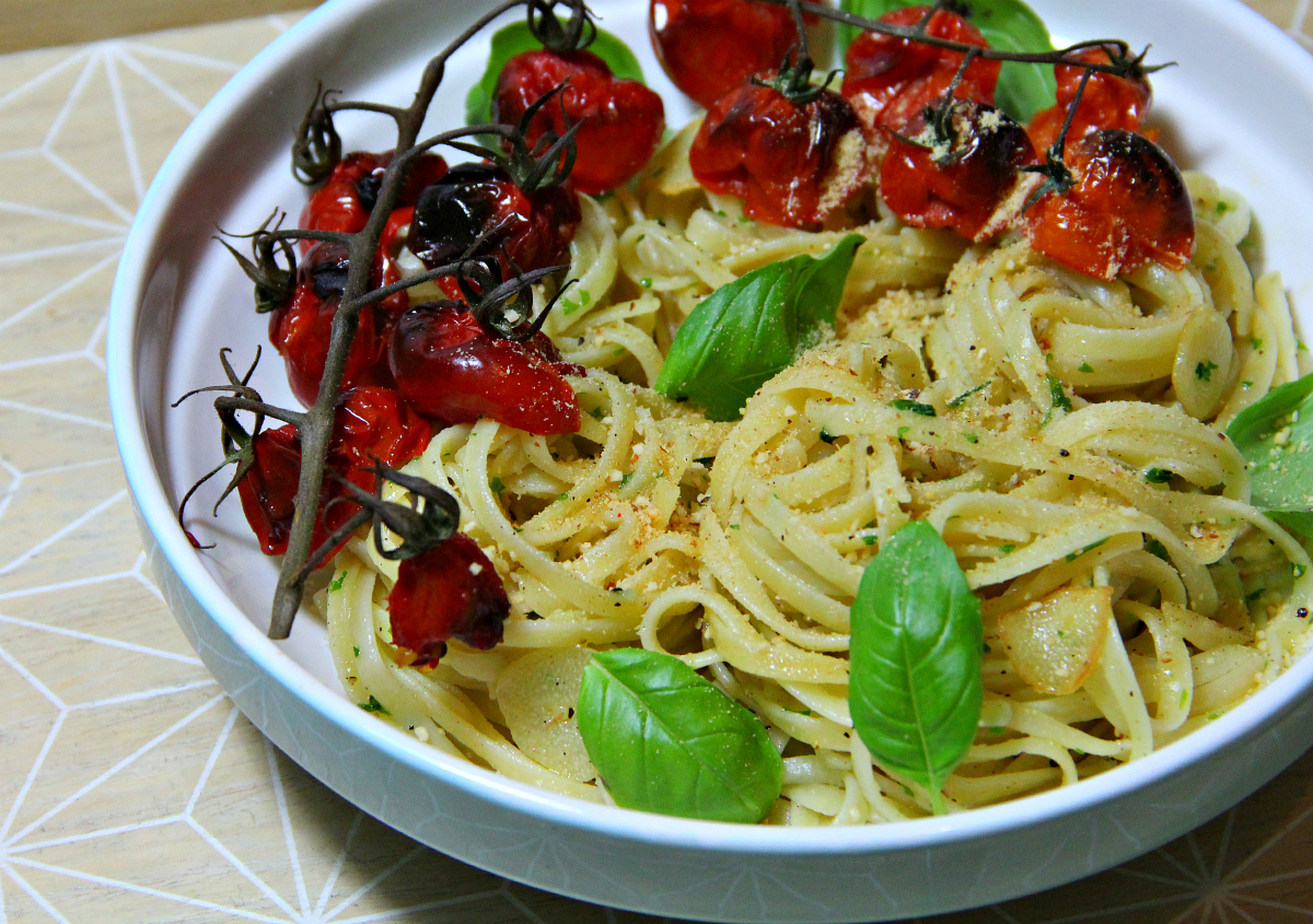 Pasta Aglio e Olio & Roasted Cherry Tomatoes - The Vegan Eskimo