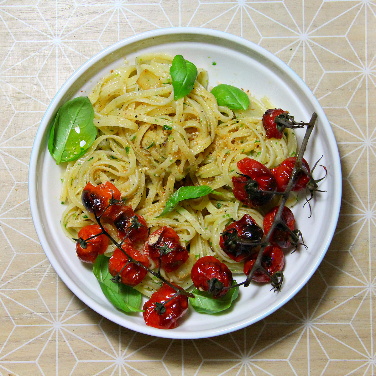 Pasta Aglio e Olio & Roasted Cherry Tomatoes - The Vegan Eskimo