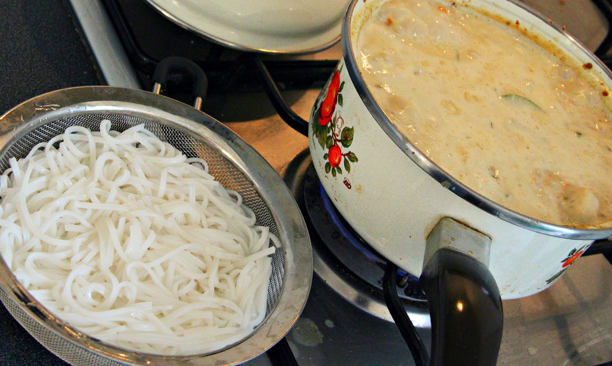 Rice Noodle Coconut Green Curry Soup - The Vegan Eskimo