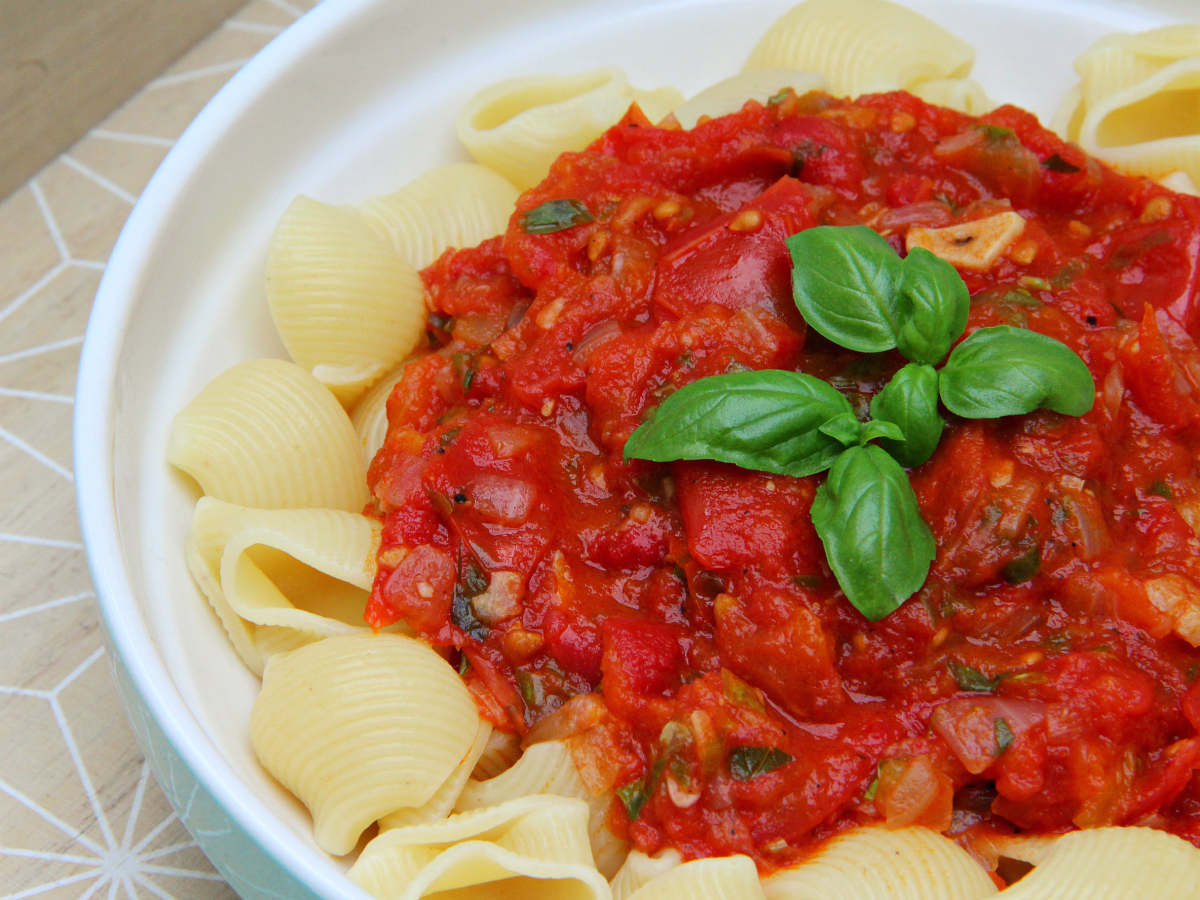 Slow Cooked Pasta Marinara - Tomasta - The Vegan Eskimo