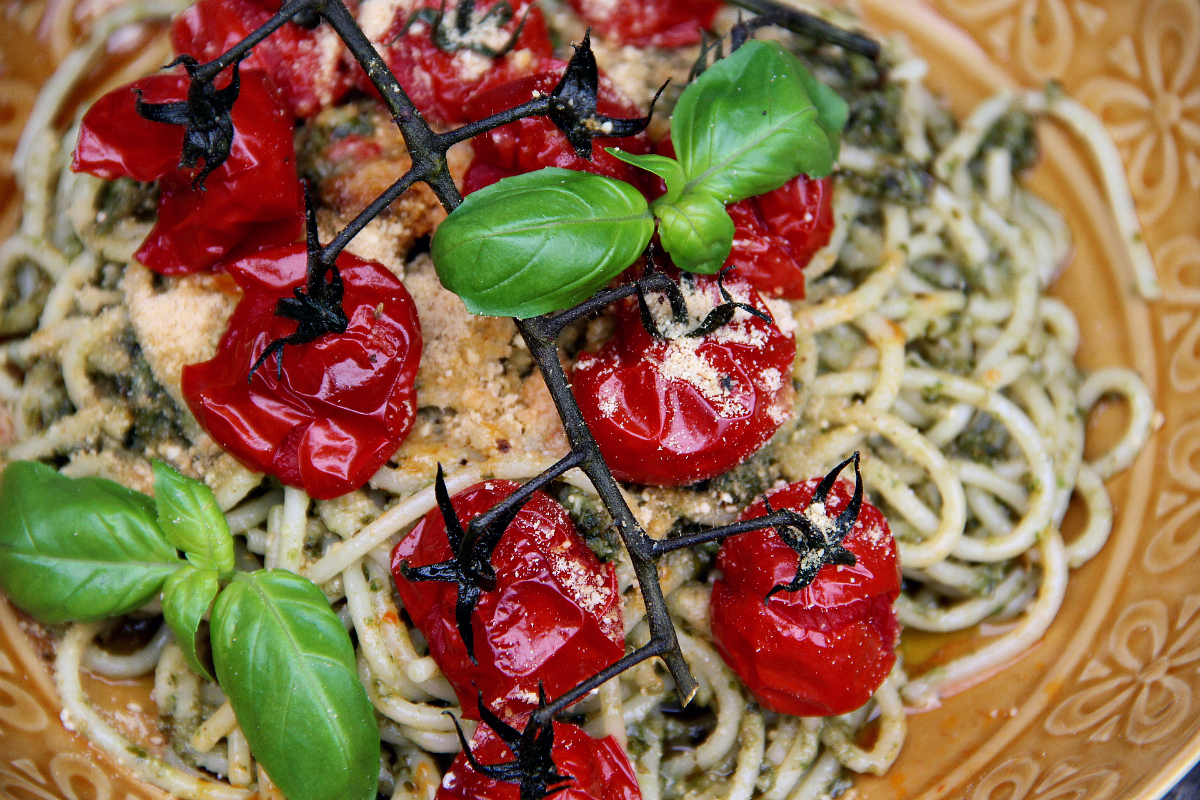 Vegan Pasta Pesto Roasted Cherry Tomatoes - The Vegan Eskimo