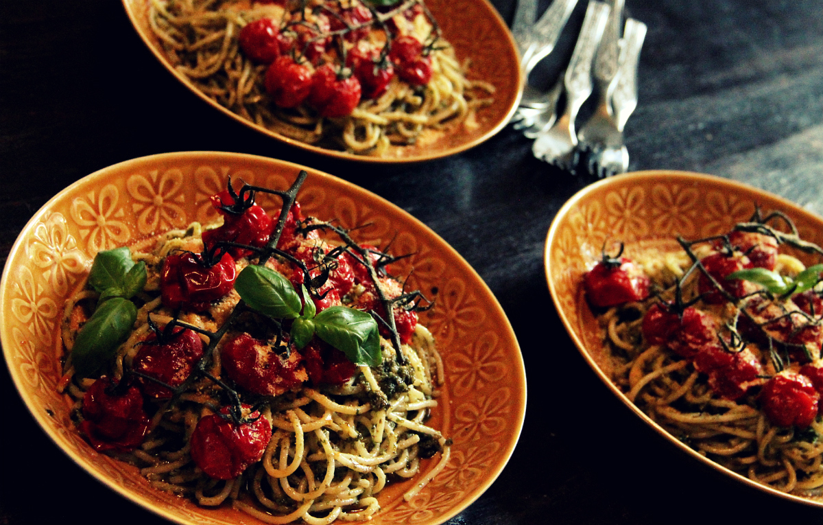 Vegan Pasta Pesto Roasted Cherry Tomatoes - The Vegan Eskimo