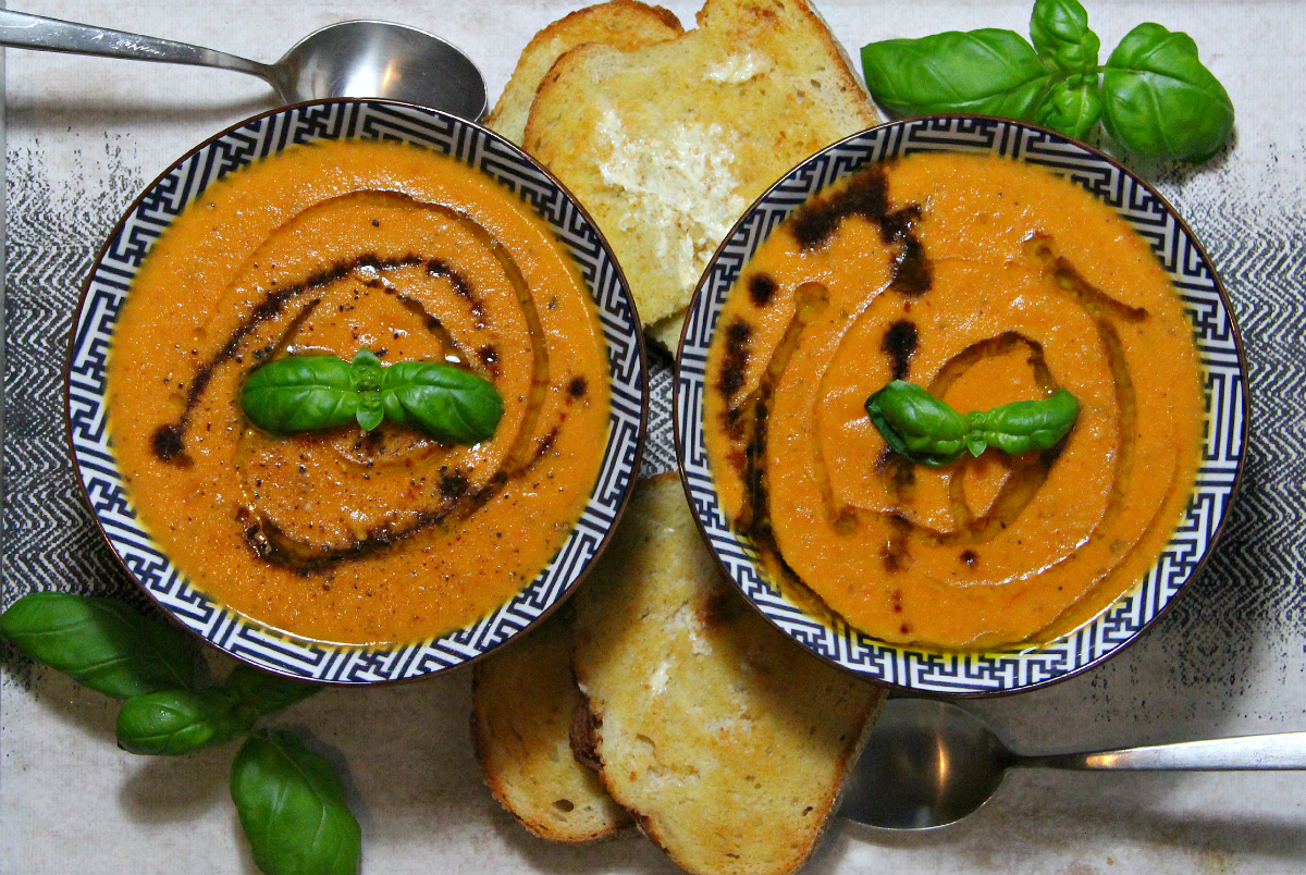 Vegan Roasted & Creamy Tomato Soup - The Vegan Eskimo