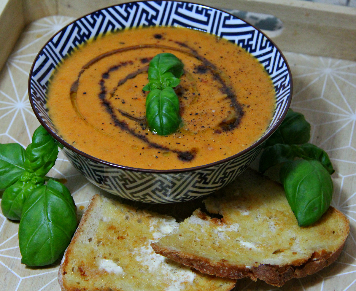 Vegan Roasted & Creamy Tomato Soup - The Vegan Eskimo